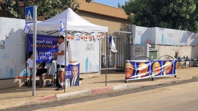 קלפי ברחובות ההולנדית
