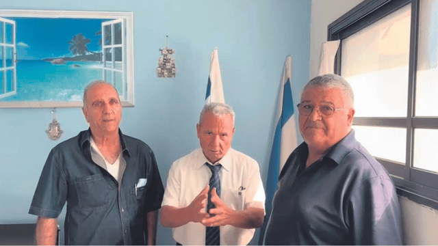 העותרים שלמה בכר (משמאל), עו"ד סעדיה ונינו חדד