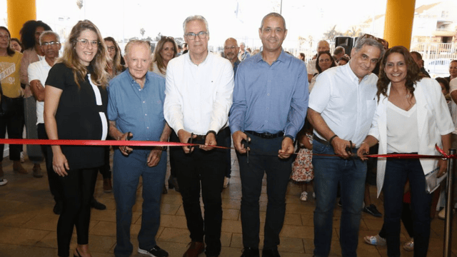 גוזרים את הסרט. טקס מרגש