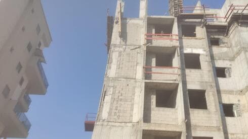 פועל נפצע באורח אנוש לאחר שנפל בקרית אתא