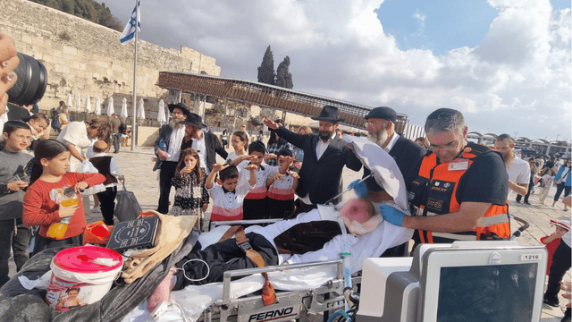 יום ההולדת של יוסף יצחק בכותל 