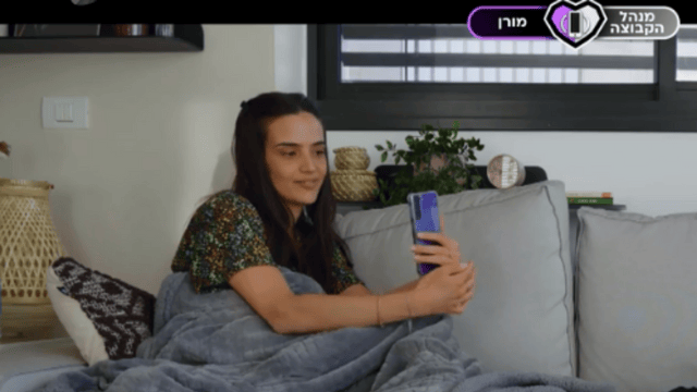מורן זומר בשיחה עם מנהל הקבוצה. "חשבתי שיש לי חיבור עם יותר מבן אדם אחד" (צילום מסך, קשת 12) מורן זומר בשיחה עם מנהל הקבוצה