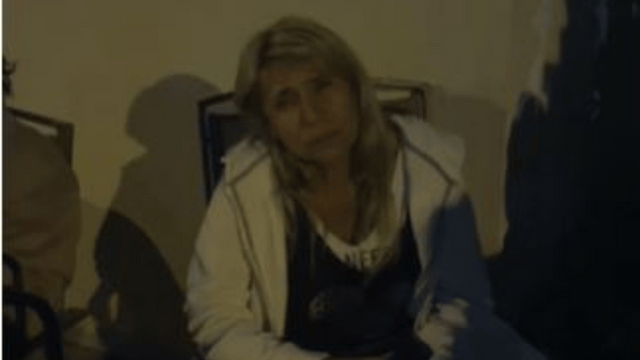 ישנים באוהל מחוץ לבית ממנו פונו. יהודית אוחיון
