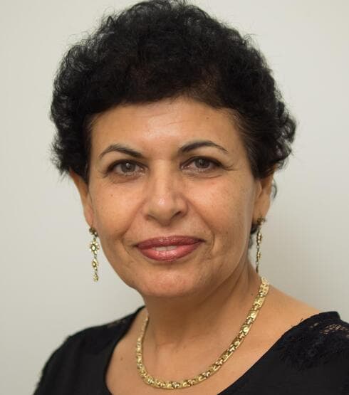 שרה אהרוני. תקריא קטעים מספרה "שתיקה פרסית"