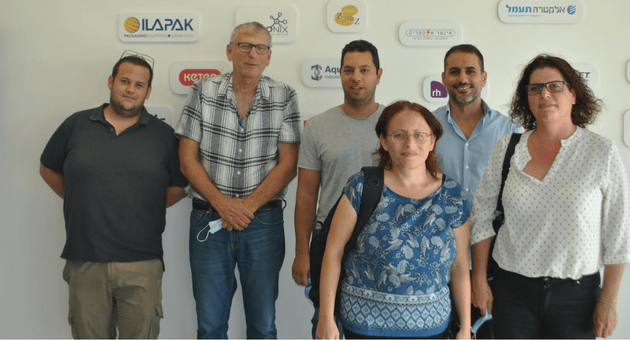 איתן מורג ראש מגמת תעשייה וניהול וצוותו  עם דגש על הניהול