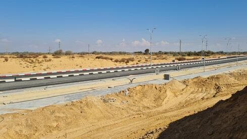 כביש החדש בין אופקים לשדה תימן ליד באר שבע.