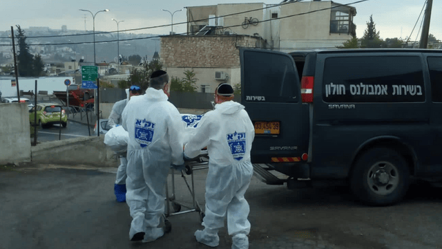 כוחות זק"א במקום האירוע בקטמון