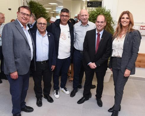 מימין לשמאל) ח"כ עו"ד לימור מגן תלם, מנכ"ל ביה"ח בני ציון ד"ר אוהד הוכמן, ראש המועצה האזורית זבולון עמוס נצר, יו"ר ועד עובדי חברת החשמל במרחב הצפון אילן פנחס, ראש המועצה המקומית דאליית אל כרמל רפיק חלבי, ראש העיר יקנעם סימון אלפסי (צילום: דור אהרון) מימין לשמאל) ח"כ עו"ד לימור מגן תלם, מנכ"ל ביה"ח בני ציון ד"ר אוהד הוכמן, ראש המועצה האזורית זבולון עמוס נצר, יו"ר ועד עובדי חברת החשמל במרחב הצפון אילן פנחס, ראש המועצה המקומית דאליית אל כרמל רפיק חלבי, ראש העיר יקנעם סימון אלפסי