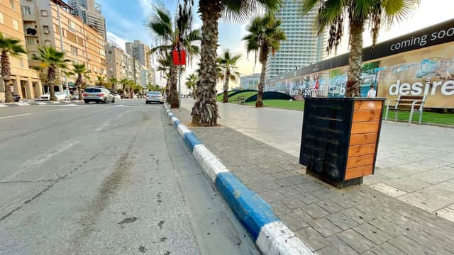 חנייה בכחול-לבן בבת ים