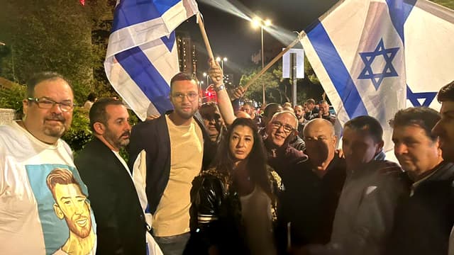 מההפגנה מול טיקוטין