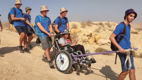 חניכים מהמכינה הקדם צבאית "רוח השדה" ואביטל במהלך הטיול 