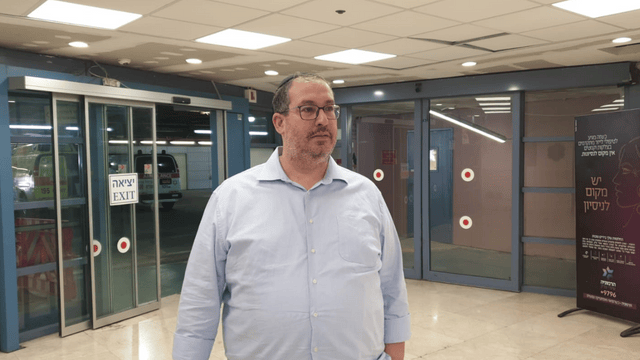 עו"ד אבי ביטון. "הבן שלי ישב עם החבר שלו על הספסל"