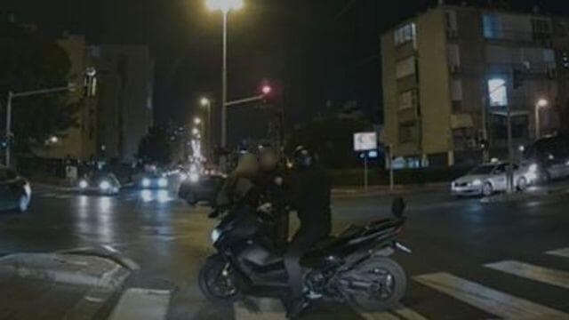 יורי, אישתו והאופנוען