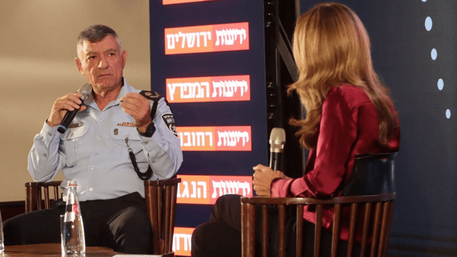 ניצב פרץ עמר והמנחה שרון כידון. מרחב הנגב יפוצל לשניים ניצב פרץ עמר והמנחה שרון כידון. מרחב הנגב יפוצל לשניים