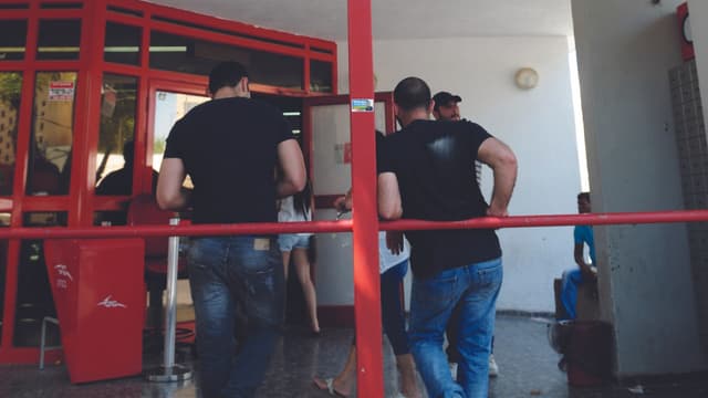 סניף הדואר בעיר העתיקה. סובל מעומס רב