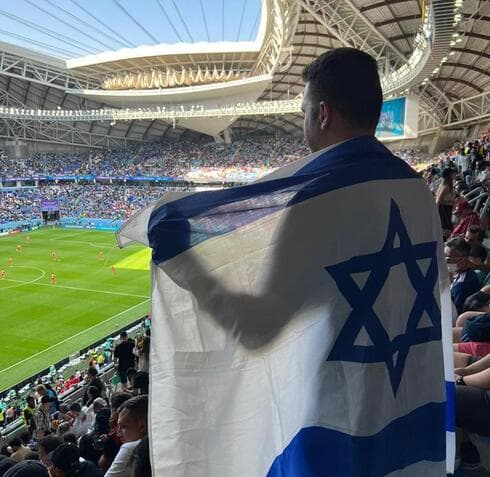 "אנשים באים ליהנות ולא לעסוק בפוליטיקה". בן שלוש והדגל 
