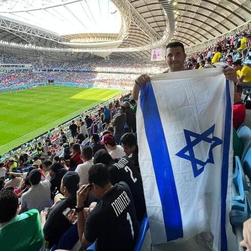 "אנשים באים ליהנות ולא לעסוק בפוליטיקה". בן שלוש והדגל 