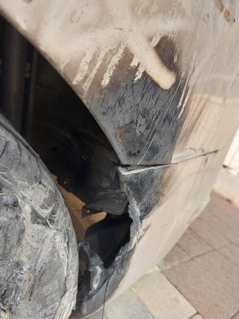 הנזק שנגרם לרכב (צילום: איתי ומירית בן דוד) הנזק שנגרם לרכב