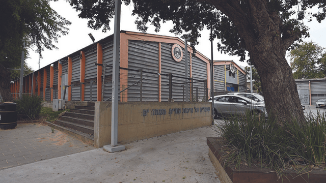 תיאטרון נוצר. פינוי מיידי 