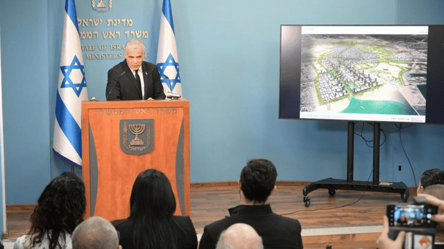 ראש הממשלה לפיד ומשתתפי הכנס