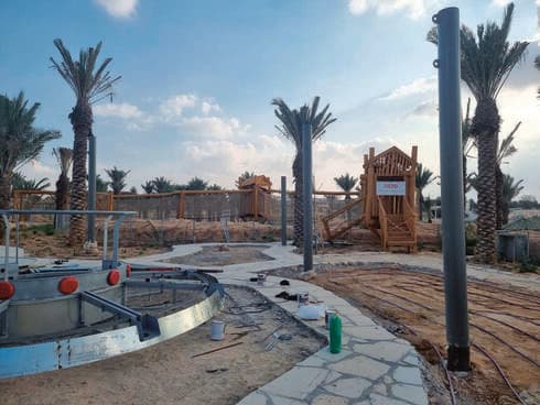בית לכמאה מינים. עבודות ההקמה
(צילום: הרצל יוסף) עבודות הקמה