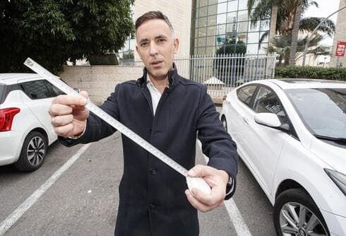 האם החניות בקרית מוצקין עומדות בתקן?