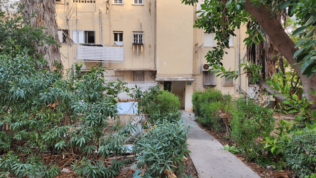 מתחם ההגנה יואב. בעירייה מחכים לרכבת (צילום: פרטי) מתחם ההגנה יואב. מוזנח ומשווע להתחדשות