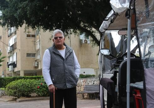 דניאל אפרים נהג בקלנועית שלו, צפר להולך רגל וכמעט שילם על כך בחייו 