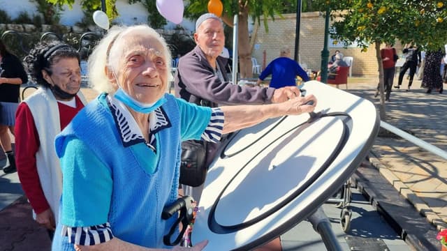 מותאם במיוחד לצרכי הקשישים