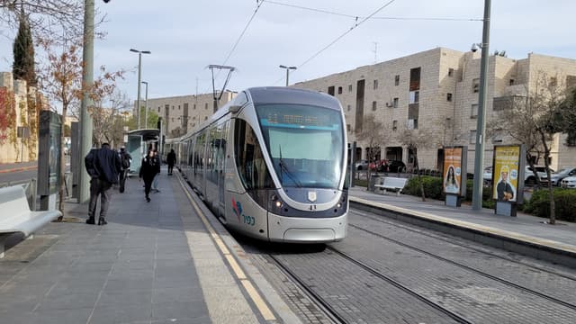 הרכבת הקלה, תחנת סיירת דוכיפת