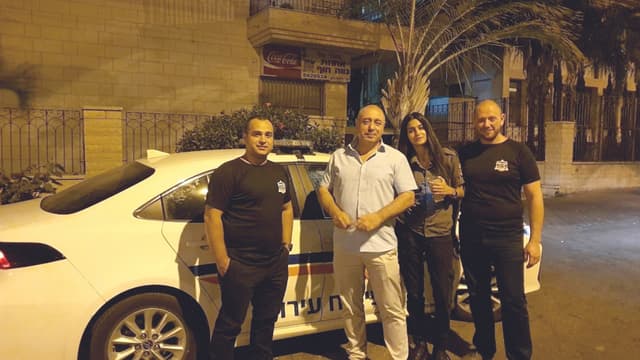 בביצקי והמתנדבים. "נוכל לתת יותר שעות סיור"