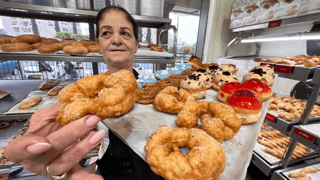 "זה לא פשוט לטגן כל כך הרבה סופגניות בחנוכה". רמונד כהן מאשדוד 