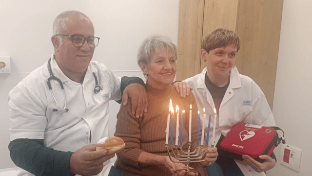 האחות אנסטסיה ברוק המטופלת כרמין וולוויצי והרופא