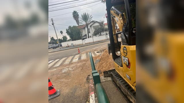 טרקטורים עובדים באזור