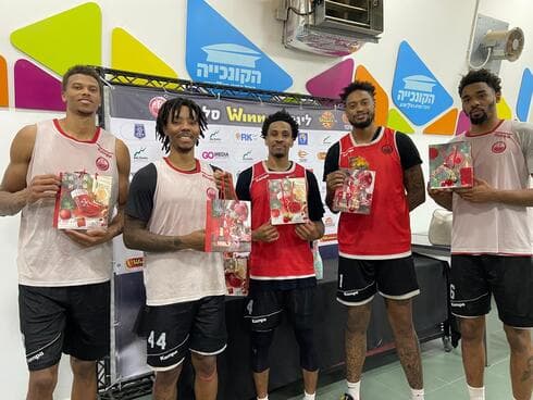 השחקנים הזרים עם השי שקיבלו לכבוד הכריסמס