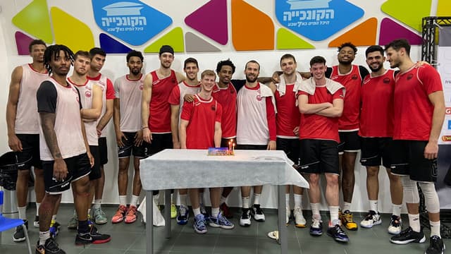 השחקנים בטקס הדלקת נר שני