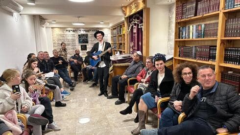 טכס הדלקת הנרות בהיכל אלעד