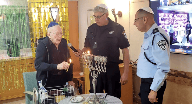 הדלקת נרות משותפת בחיפה