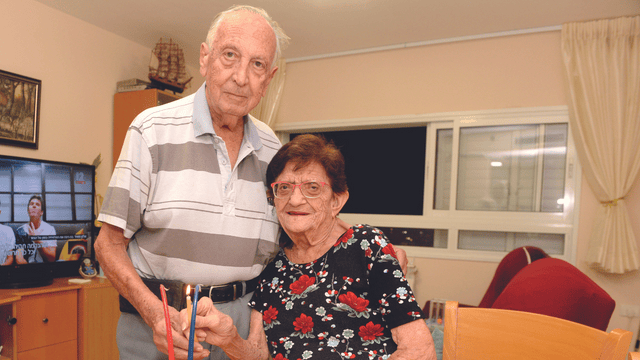מבקשים לומר תודה על נס אחד. יעקב ורוני חסן
