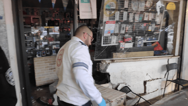 לחנות נגרם נזק