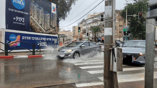 רחוב הרברט סמואל במהלך הגשם
