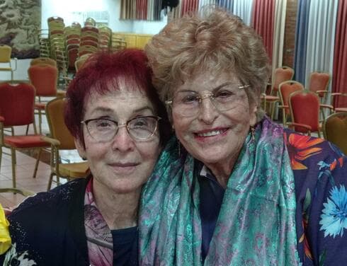 שרה קרנברג ועדה אהרוני. "אנחנו עושות חזרות של שעתיים לפני כל סרטון" 
