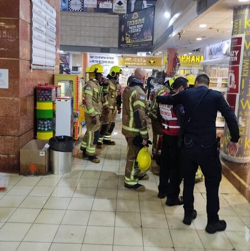 כוחות הכיבוי במאפיית אריאל כוחות הכיבוי במאפיית אריאל