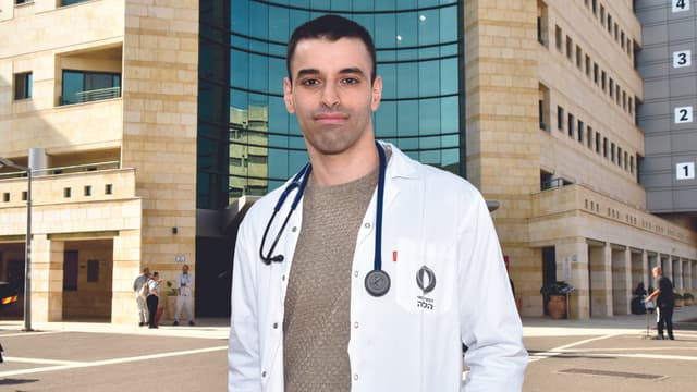 ד"ר ג'בור הלון. "למדתי שש שנים בחו"ל והתמודדתי לבד עם כל דבר" 
