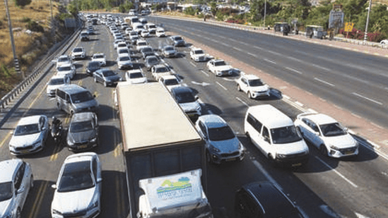 פקק בכביש 443, זה עומד להשתנות? ( צילום: שאול גולן) ארוכה הדרך הביתה. פקק בכביש 443