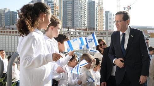 נשיא המדינה בביקור בראש העין