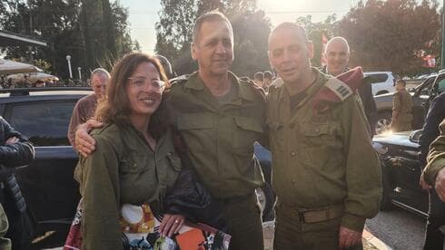 מ"פ המסייעת כפיר בביטקו עם הרמטכ"ל כוכבי  והרל"שית שירה
