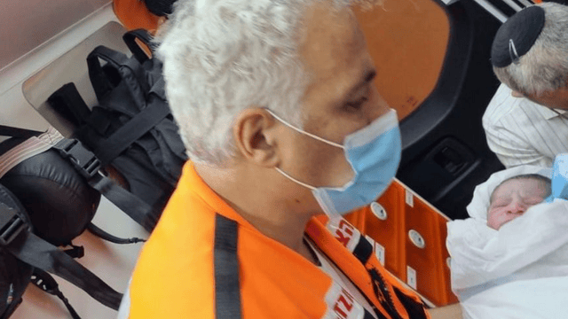 ד"ר יוסי ברזל והתינוק
