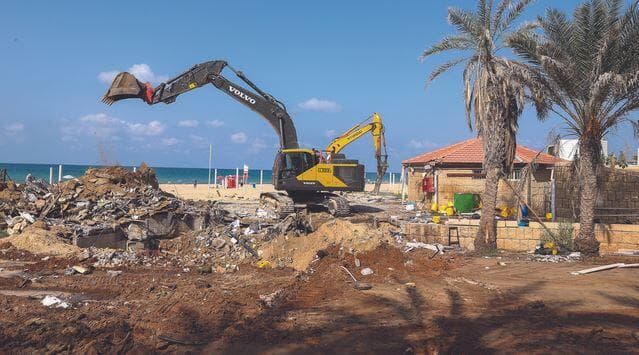 הדחפורים הרסו את המסעדות בחוף ראשון