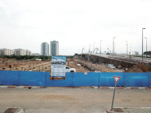 גודל שנוי במחלוקת. הקמת היכל הספורט בנתניה גודל שנוי במחלוקת. הקמת היכל הספורט בנתניה